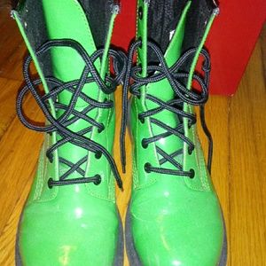 No boundaries combat boots